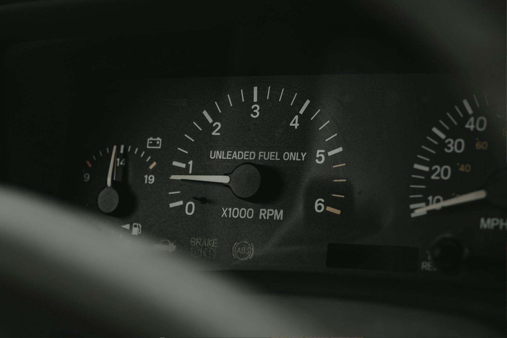 The fuel indicator on a car's dashboard